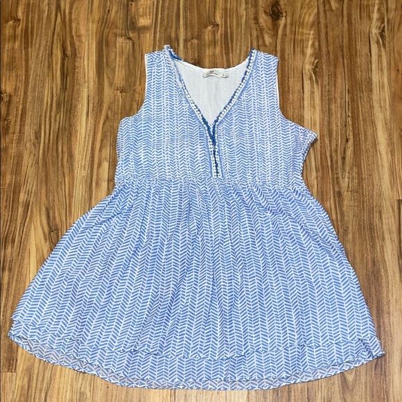 Vineyard Vines womens XL 16 18 Blue White Chevron pattern mini vneck sleeveless - Picture 2 of 10